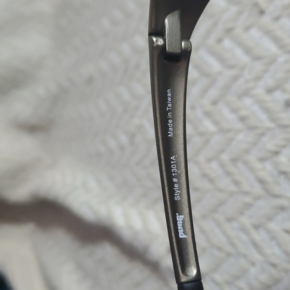 PUGS UV400 Protection Sunglasses Style# 1301A - Picture 6 of 6